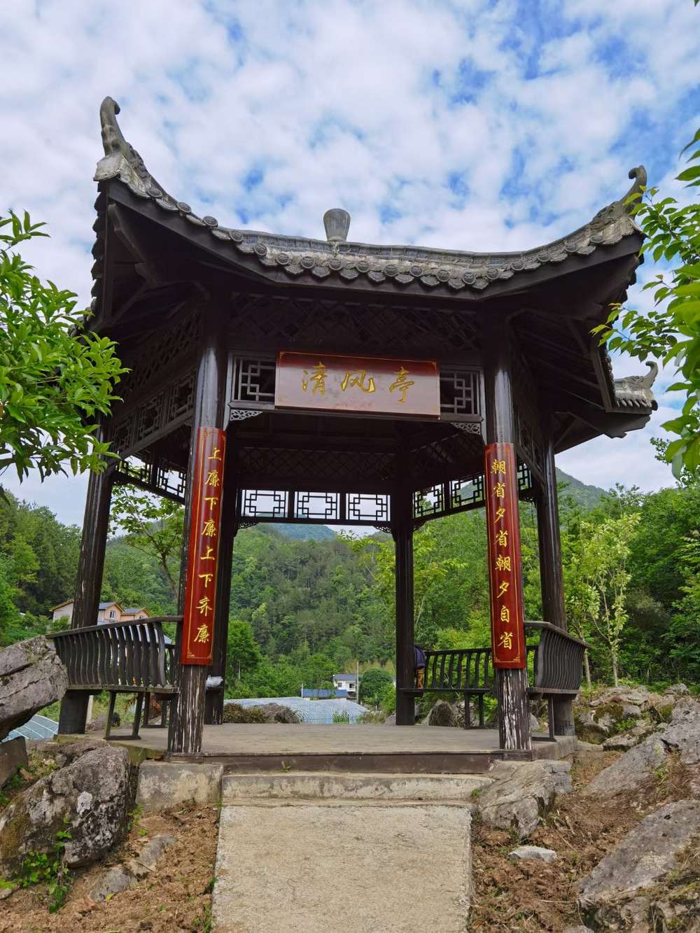 清風(fēng)亭木雕